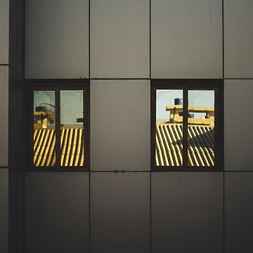 Inbouw screens vs. traditionele zonwering: wat past beter bij jouw verbouwing?